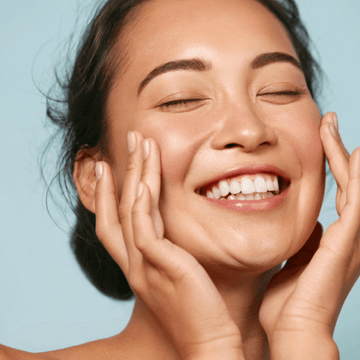 N1 Shop Imagebild Kosmetik - Wohlfühlhaut - lachende Frau
